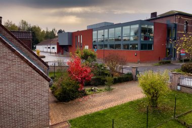 Anderlues, Belçika 'da kırmızı bir binanın dışı.