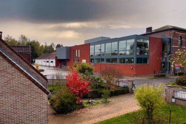 Anderlues, Belçika 'da kırmızı bir binanın dışı.