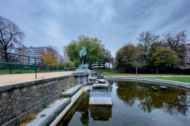 Brüksel 'deki Ambiorix Meydanı' nda içme atı