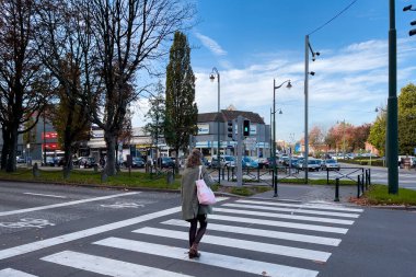 Brüksel 'de yoldan geçen bir kadın