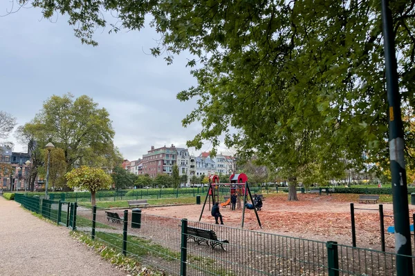 Jungengruppe Genießt Ihre Freizeit Auf Dem Spielplatz Ambiorix Platz Brüssel — Stockfoto