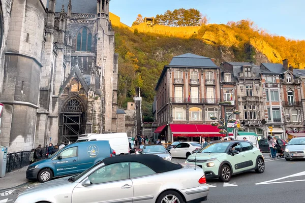 Autos Auf Der Straße Der Nähe Der Kirche Notre Dame — Stockfoto