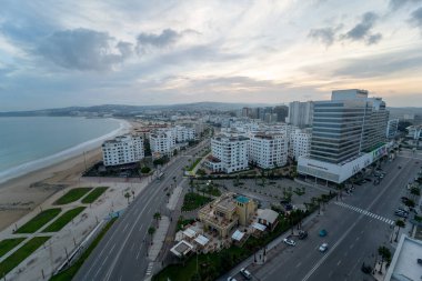 Fas 'taki Tanger şehir merkezindeki binaların panoramik görüntüsü