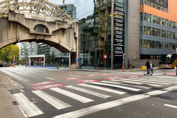 ブリュッセル ベルギーの道路上の低交通 — ストック写真