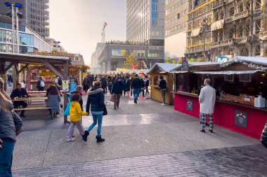 Brüksel, Belçika 'nın merkezinde Noel Pazarı