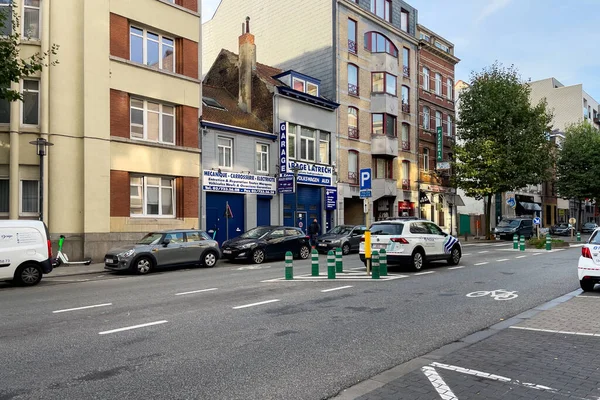 Поліцейська Машина Припаркована Посеред Дороги Брюсселі Бельгія — стокове фото