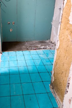 Konut dairesindeki bir odanın tadilatı tamamlandı.