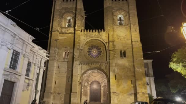Кафедральный Собор Святой Марии Лисбоне Ночью — стоковое видео