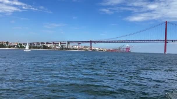 Mostem Dubna Lisabonu Portugalsko — Stock video