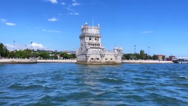 Uitzicht Vanaf Een Rondvaartboot Toren Van Belem Lissabon Portugal — Stockvideo