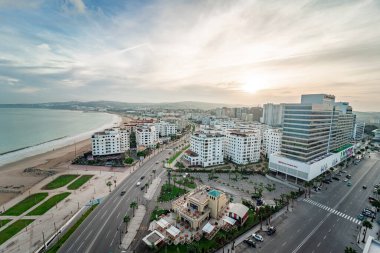 Fas 'taki Tanger şehir merkezindeki binaların panoramik görüntüsü