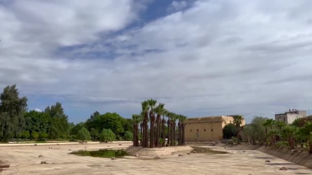Prázdné Umělé Jezero Zahradě Jnan Sbil Starém Městě Fez — Stock video