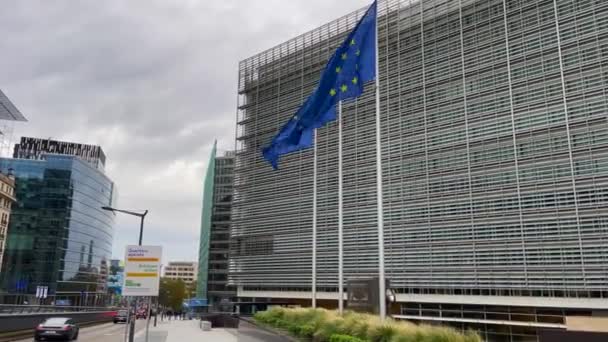 Auto Buurt Van Het Hoofdkantoor Van Europese Commissie Brussel België — Stockvideo