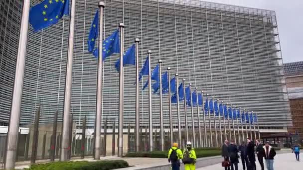 Bendera Eropa Depan Gedung Markas Komisi Eropa Brussels Belgia — Stok Video