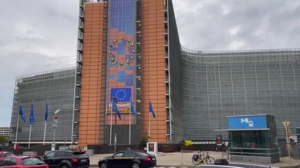 Voitures Circulant Proximité Siège Commission Européenne Bruxelles Belgique — Video
