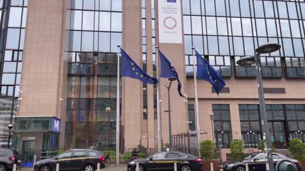 Taxis Aparcados Junto Sede Comisión Europea Bruselas Bélgica — Vídeos de Stock