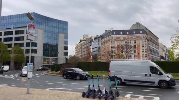 ブリュッセル ベルギーの道路を走行する車 — ストック動画