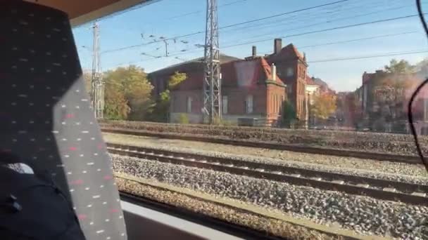 Widok Okno Jadącego Pociągu Nad Budynkami Brukseli Belgia — Wideo stockowe