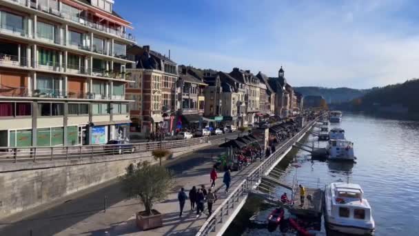 Spaziergänger Der Maas Dinant Belgien — Stockvideo