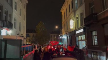 2022 FIFA Dünya Kupası zaferini Brüksel, Belçika 'da kutlayan Fas halkı