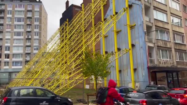 Budova Vyztužená Ocelovými Trámy Které Pomáhají Nezhroutit Bruselu Belgii — Stock video