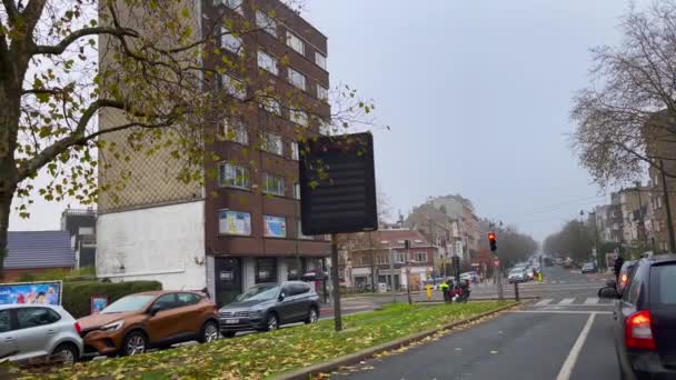 Mobil Berhenti Lampu Merah Brussels Belgia — Stok Video