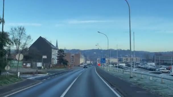Вид Лобового Стекла Автомобиля Ехавшего Дороге Брюсселе Бельгия — стоковое видео