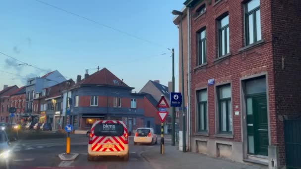 벨기에 브뤼셀에서 자동차 운전을 — 비디오