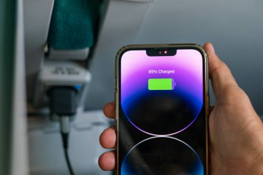 iPhone 13 Bir tren yolculuğu sırasında maksimum ücret