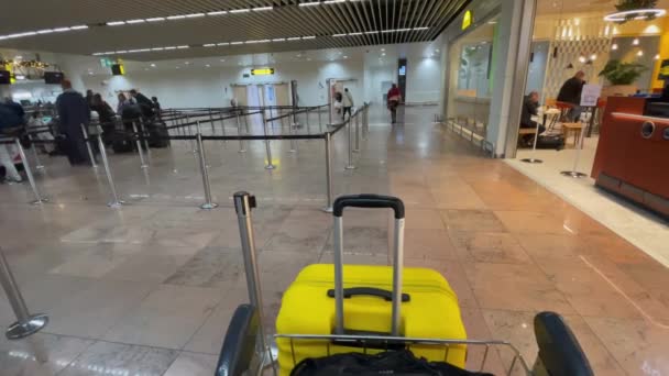 Travelers Walking Charleroi International Airport Belgium — Vídeo de Stock