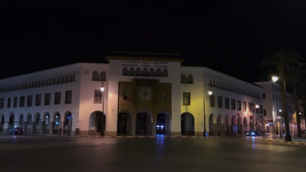 Мбаппе Ехал Ночью Дороге Рядом Банком Аль Магриб Центральным Банком — стоковое видео