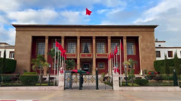 Orang Orang Yang Berjalan Kaki Gedung Parlemen Maroko Rabat Maroko — Stok Video