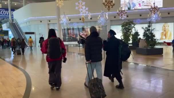Travelers Walking Zaventem International Airport Belgium — стоковое видео