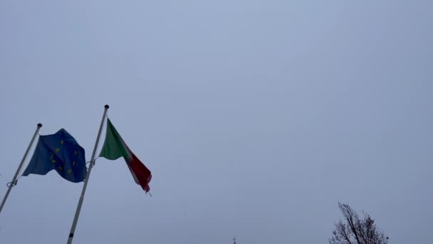 Italian Flag European Union Flag Waving Cloudy Sky Background — стоковое видео