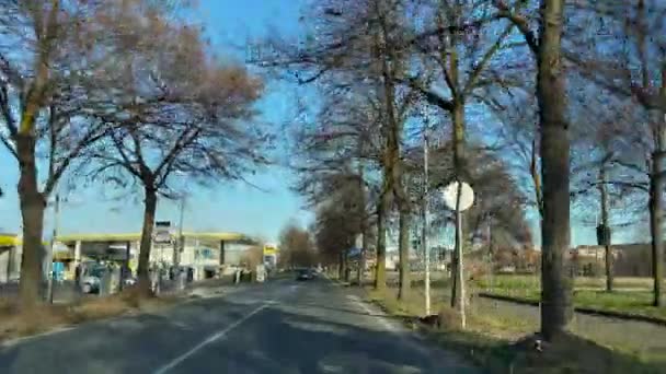 イタリアのトリノの道路を走行する車 — ストック動画