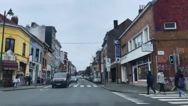比利时布鲁塞尔 一辆在路上行驶的汽车的摄像头 — 图库视频影像