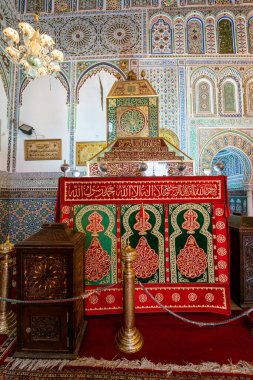 Fas 'ın Fez şehrinde Moulay Idris II' li Zawiya 'nın güzel iç mekanı.
