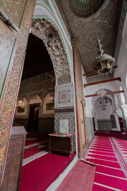 Fas 'ın Fez şehrinde Moulay Idris II' li Zawiya 'nın güzel iç mekanı.