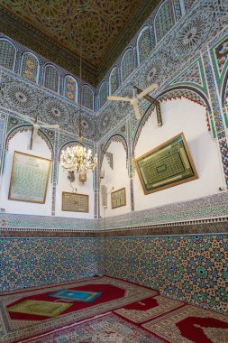 Fas 'ın Fez şehrinde Moulay Idris II' li Zawiya 'nın güzel iç mekanı.