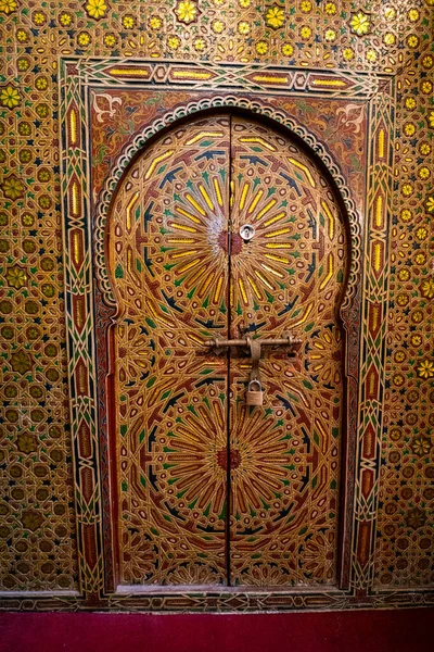 Detailní Záběr Tradiční Barevné Dřevěné Dveře Zawiya Moulay Idris Medina — Stock fotografie