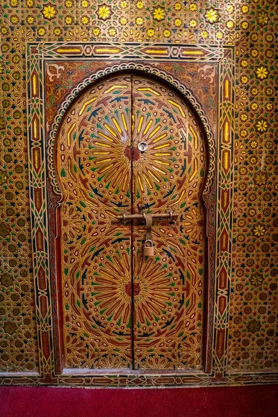 Primer Plano Una Puerta Madera Colorida Tradicional Zawiya Moulay Idris —  Fotos de Stock