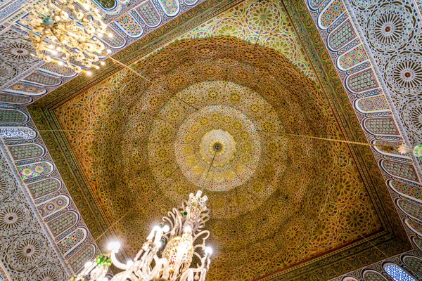 Piękny Drewniany Sufit Żyrandoliem Zawiya Moulay Idris Medynie Fez Maroko — Zdjęcie stockowe