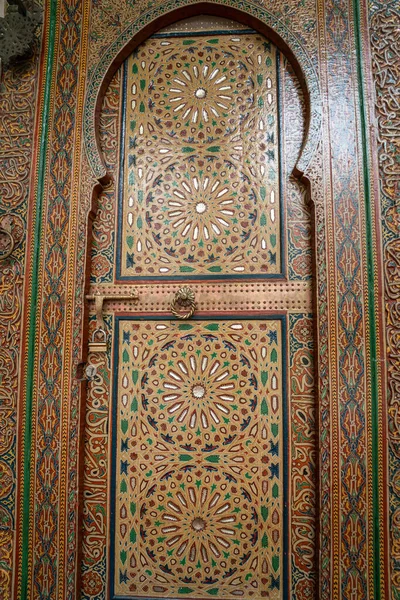 Närbild Traditionell Färgglad Trädörr Vid Zawiya Moulay Idris Medina Fez — Stockfoto