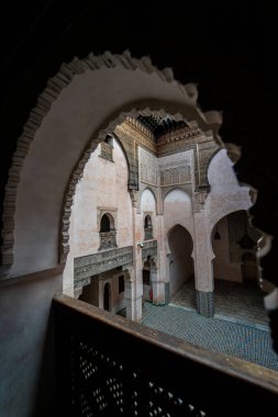 Fas, Fez 'deki eski Medine' de Cherratine Madrasa 'nın iç kesimi.