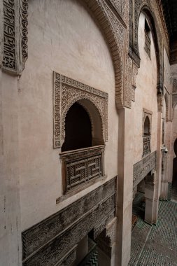 Fas, Fez 'deki eski Medine' de Cherratine Madrasa 'nın iç kesimi.