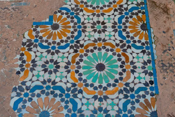 Mosaico Envelhecido Piso Azulejos Cherratine Madrasa Antiga Medina Fez Marrocos — Fotografia de Stock