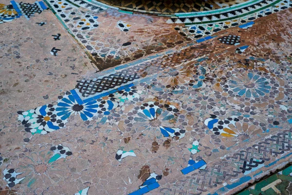 Παλαιωμένο Ψηφιδωτό Δάπεδο Πλακάκια Στο Cherratine Madrasa Στην Παλιά Medina — Φωτογραφία Αρχείου