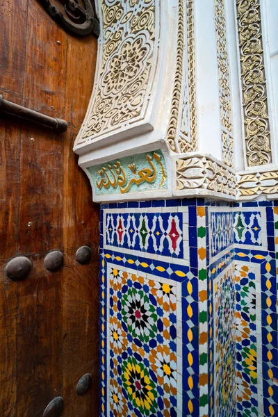 Παλιά Μαροκινή Ξύλινη Πόρτα Στην Medina Της Φεζ Μαρόκο — Φωτογραφία Αρχείου