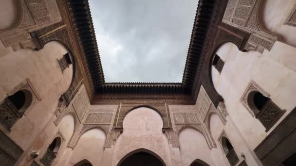 Εσωτερικό Του Cherratine Madrasa Στην Παλιά Medina Του Φεζ Μαρόκο — Αρχείο Βίντεο