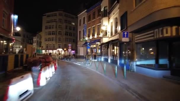 Záběry Kamer Reálném Čase Auta Které Jede Noci Silnici Bruselu — Stock video